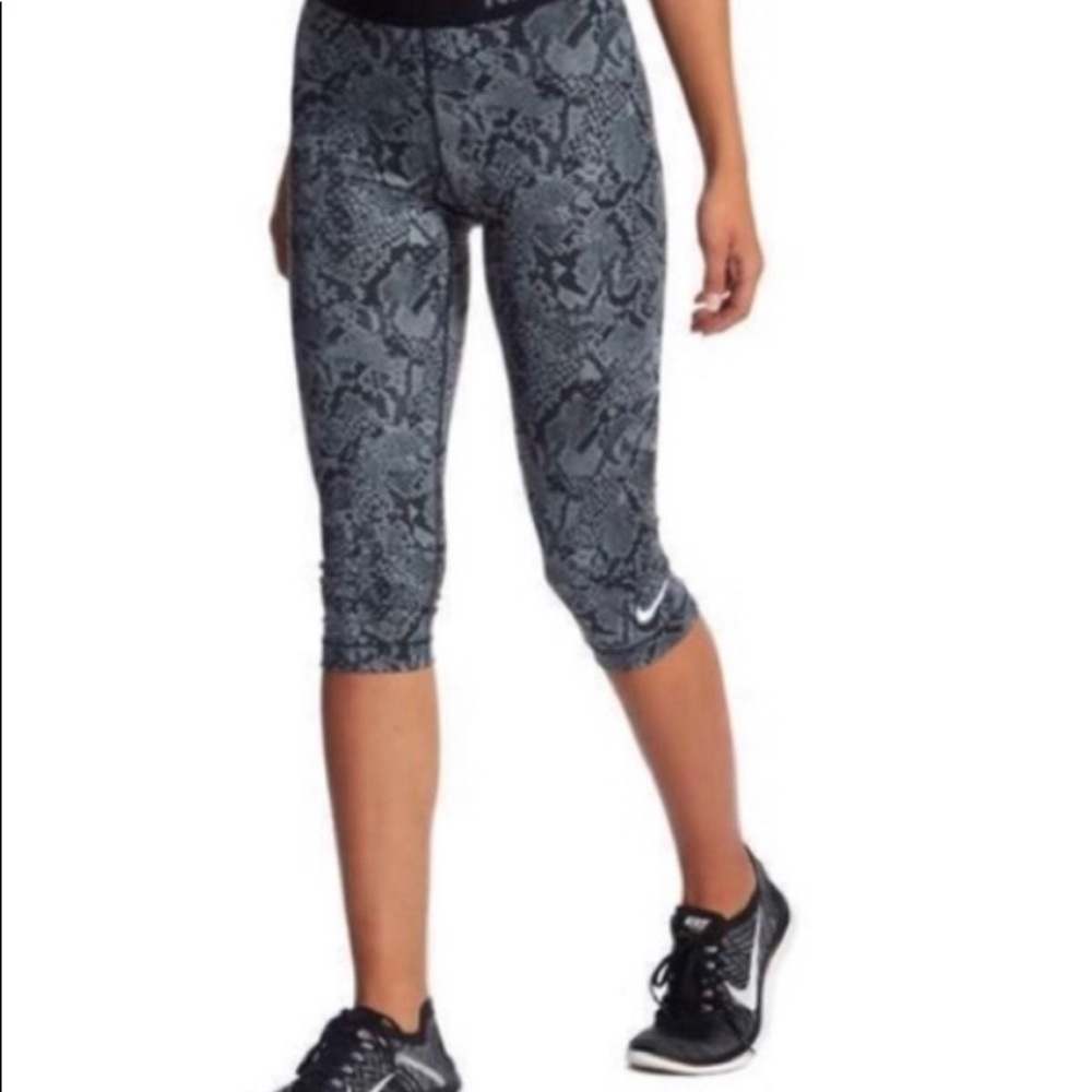Nike pro 3/4 leggings snakeskin